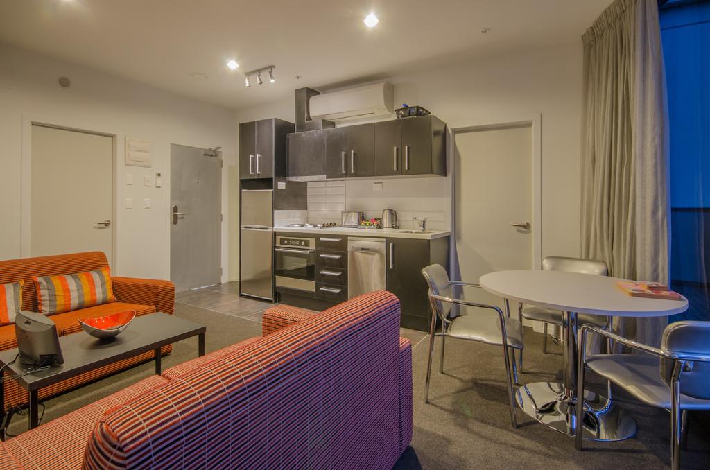 Ramada Suites By Wyndham Auckland - Federal Street Chambre photo